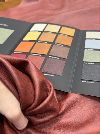Бычья кожа для мебели Mistral Raspberry, 0.9 - 1.1 мм, Mastrotto (Италия)
